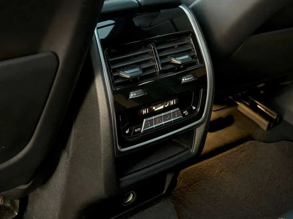 BMW X6 Competition| 617HP| ULTIMATE PCKG| DISTRONIC| 360 , снимка 13 - Автомобили и джипове - 53787122