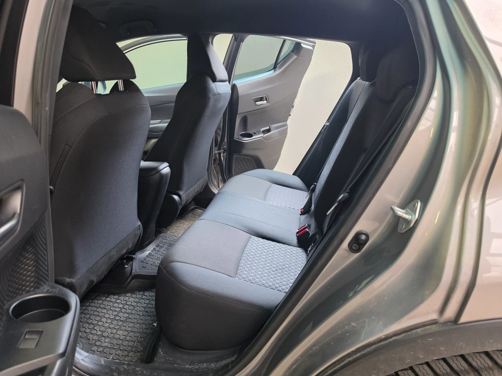 Toyota C-HR Бензин, снимка 9 - Автомобили и джипове - 53923776