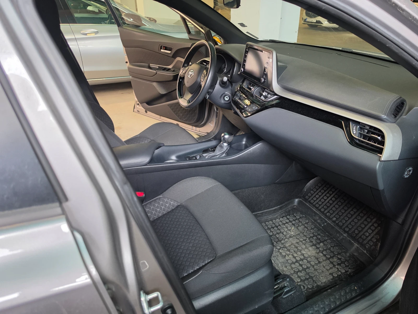 Toyota C-HR Бензин, снимка 7 - Автомобили и джипове - 53923776