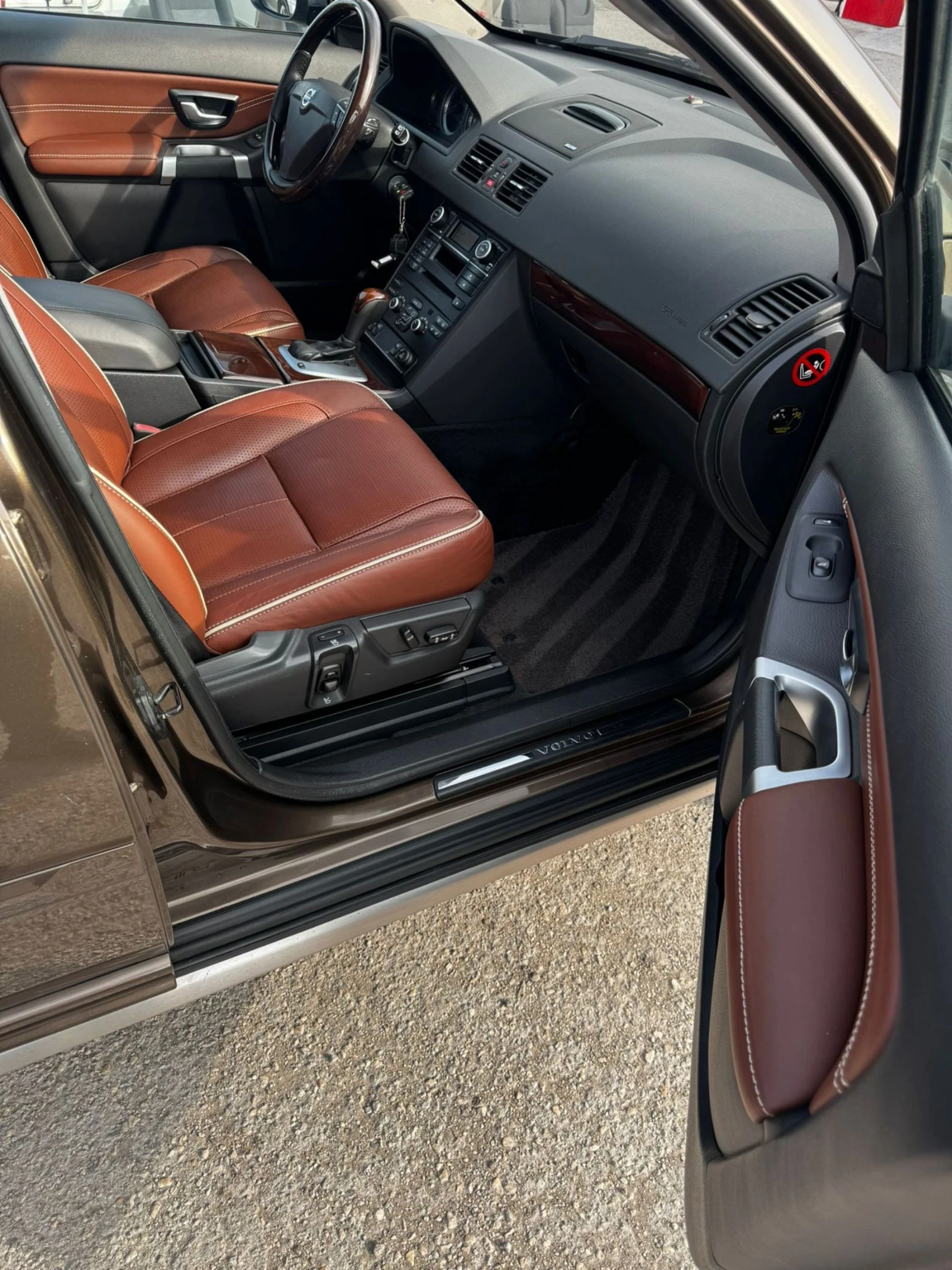 Volvo Xc90 2.4D, 200к.с., НАВИГАЦИЯ, КАМЕРА, 7 МЕСТА, 4Х4, FU, снимка 9 - Автомобили и джипове - 54198754