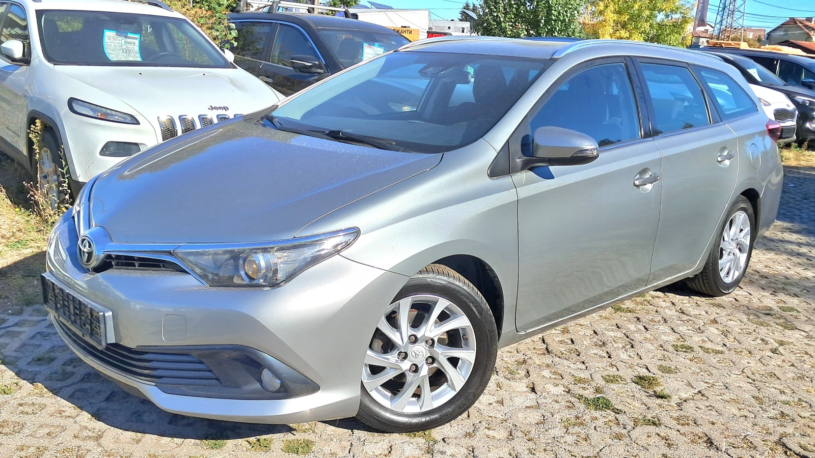 Toyota Auris FULL 1.6D4D РЕАЛ КМ ФЕЙС ИЗКЛЮЧИТЕЛН СЕРВ КНИЖ НОВ