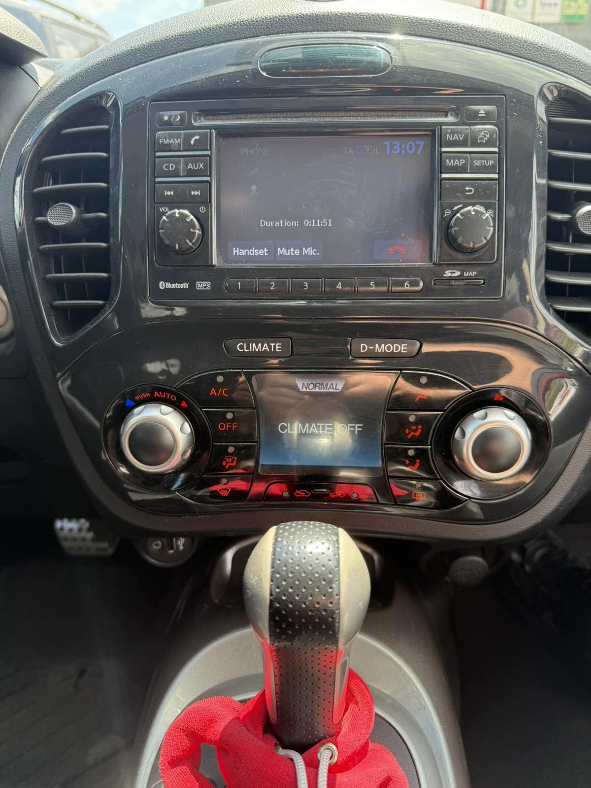 Nissan Juke 1.6 DIG-T 4x4 Automatic, снимка 13 - Автомобили и джипове - 54609252