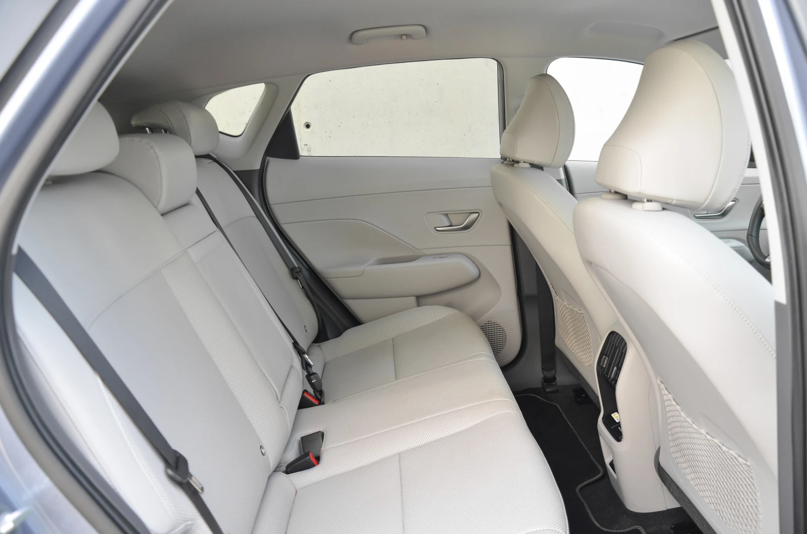 Hyundai Kona Premium, снимка 9 - Автомобили и джипове - 54750109