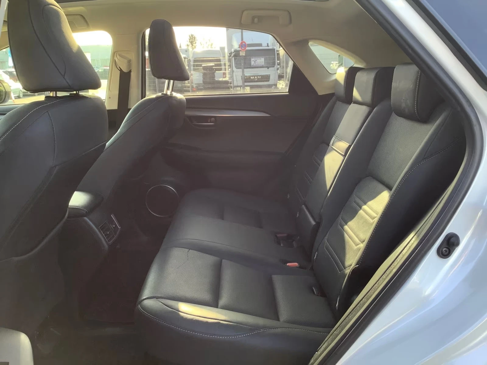 Lexus NX 300h HEV/197HP/EXECUTIVE/AWD/CAM/PANO/NAVI/KLESS/508q, снимка 13 - Автомобили и джипове - 55353057