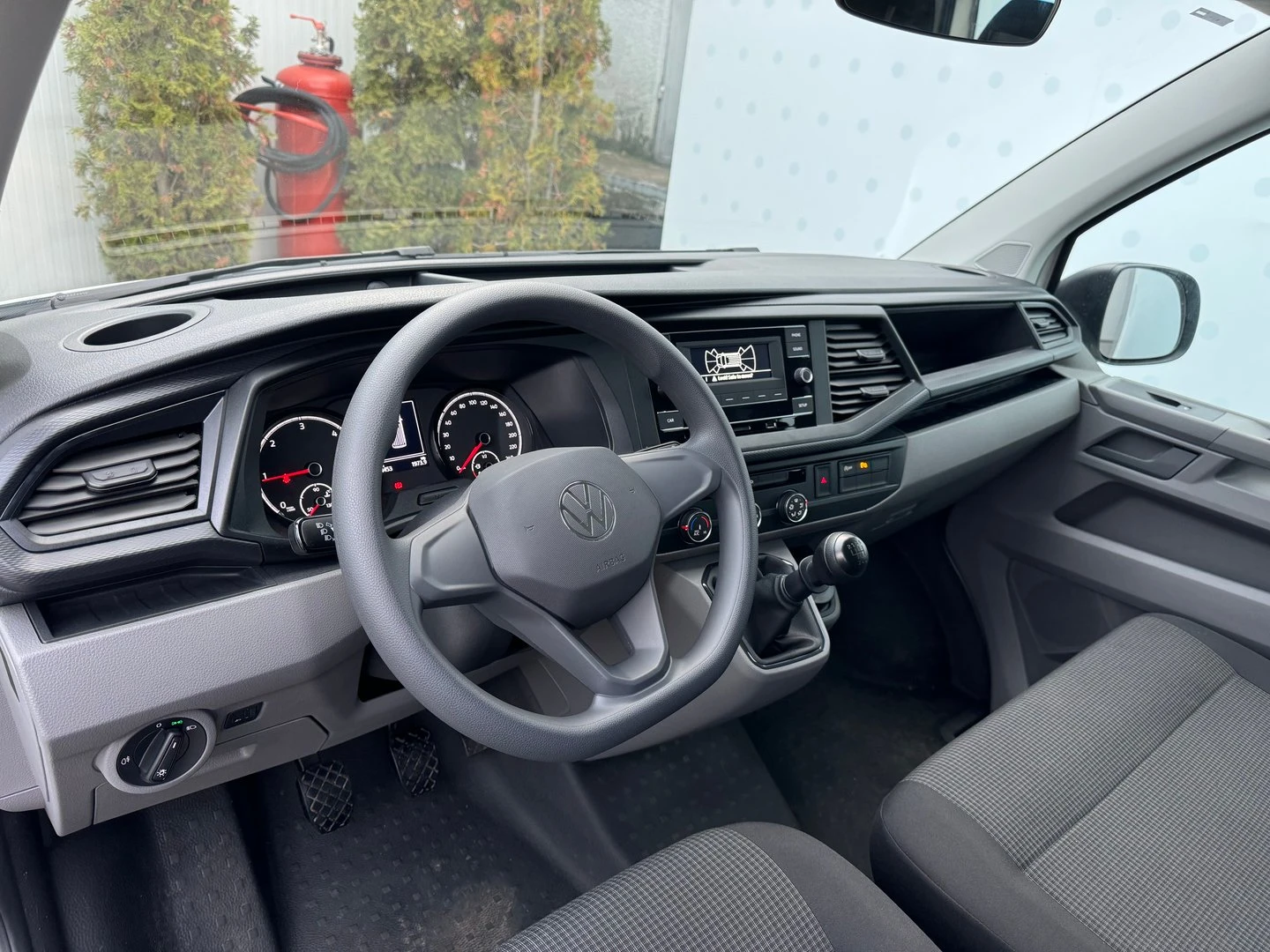 VW Transporter Kombi L 6.7 m3 TDI - изображение 6