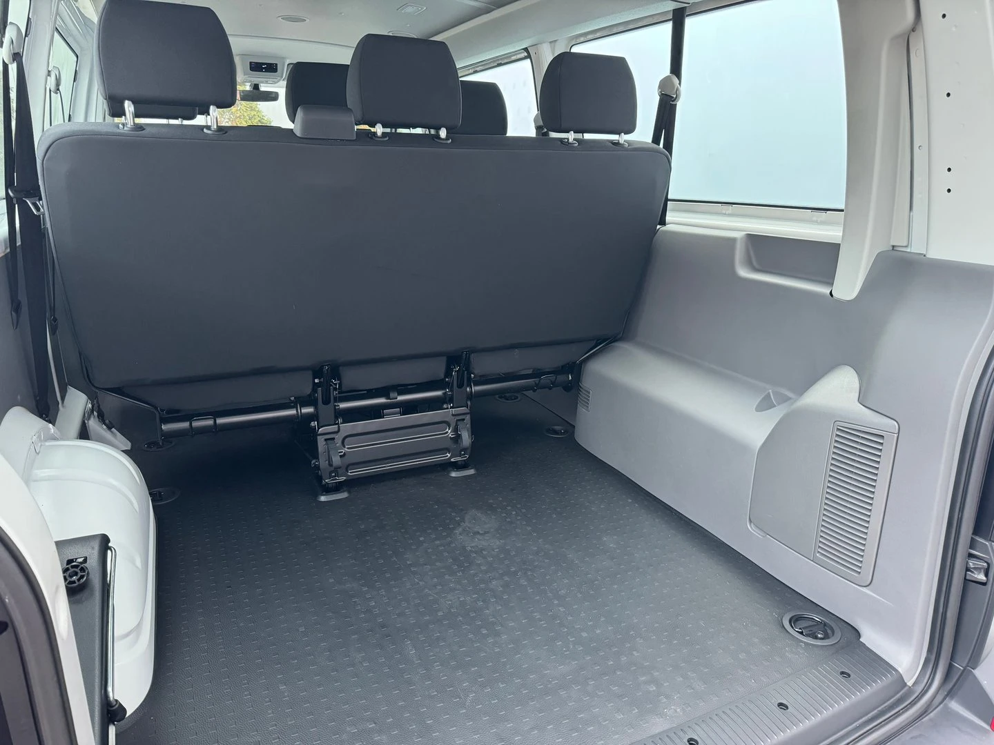 VW Transporter Kombi L 6.7 m3 TDI | Mobile.bg   10