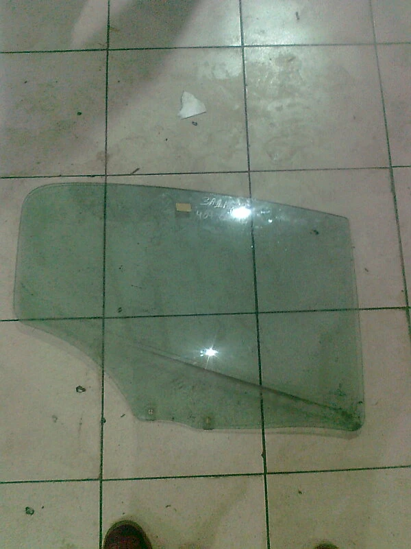 стъкло странично задно дясно за Пежо 407 (1)