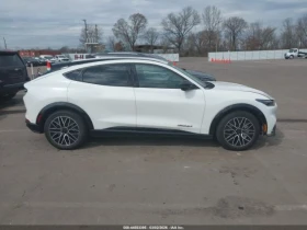 Ford Mustang Mach-E Premium AWD, снимка 7