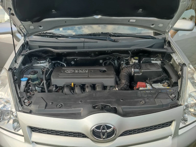 Toyota Corolla verso 1.8VVT-I 129 К.С 6+ 1, снимка 14 - Автомобили и джипове - 47955334