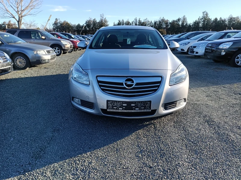 Opel Insignia Бензин седан, снимка 2 - Автомобили и джипове - 48369025