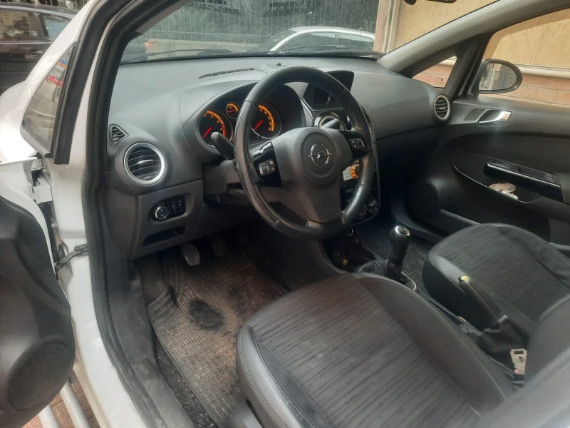 Opel Corsa 2015г., снимка 2 - Автомобили и джипове - 53341261
