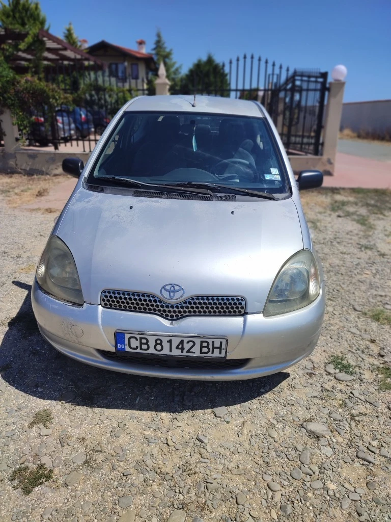 Toyota Yaris 1.0 vvti, снимка 9 - Автомобили и джипове - 47353446