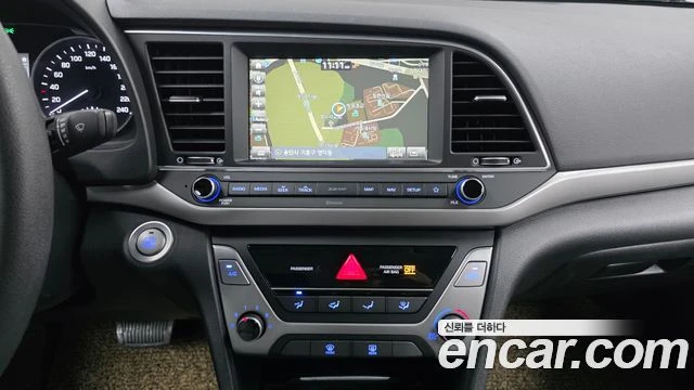 Hyundai Elantra, снимка 13 - Автомобили и джипове - 56082294