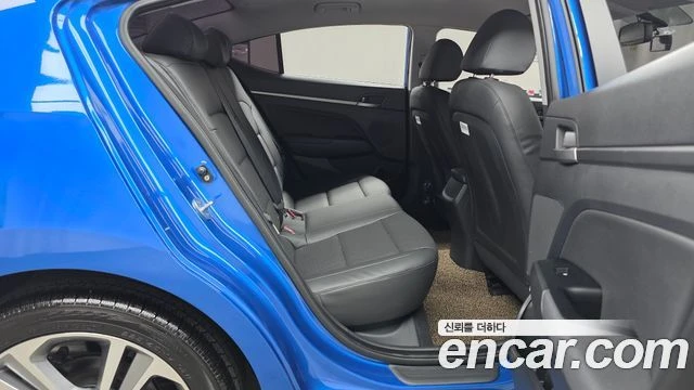Hyundai Elantra, снимка 11 - Автомобили и джипове - 56082294