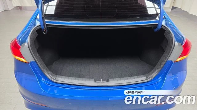 Hyundai Elantra, снимка 17 - Автомобили и джипове - 56082294