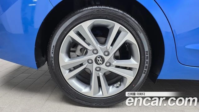 Hyundai Elantra, снимка 5 - Автомобили и джипове - 56082294