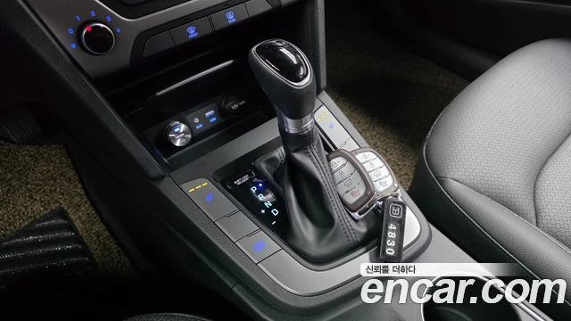 Hyundai Elantra, снимка 9 - Автомобили и джипове - 56082294
