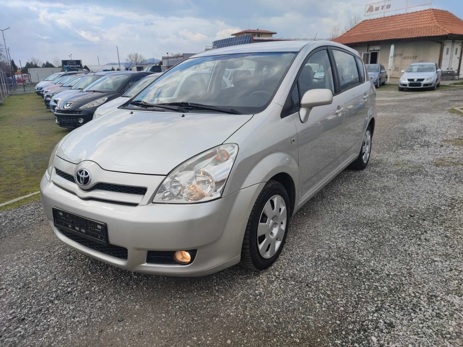 Toyota Corolla verso 1.8VVT-I 129 К.С 6+ 1 - изображение 3