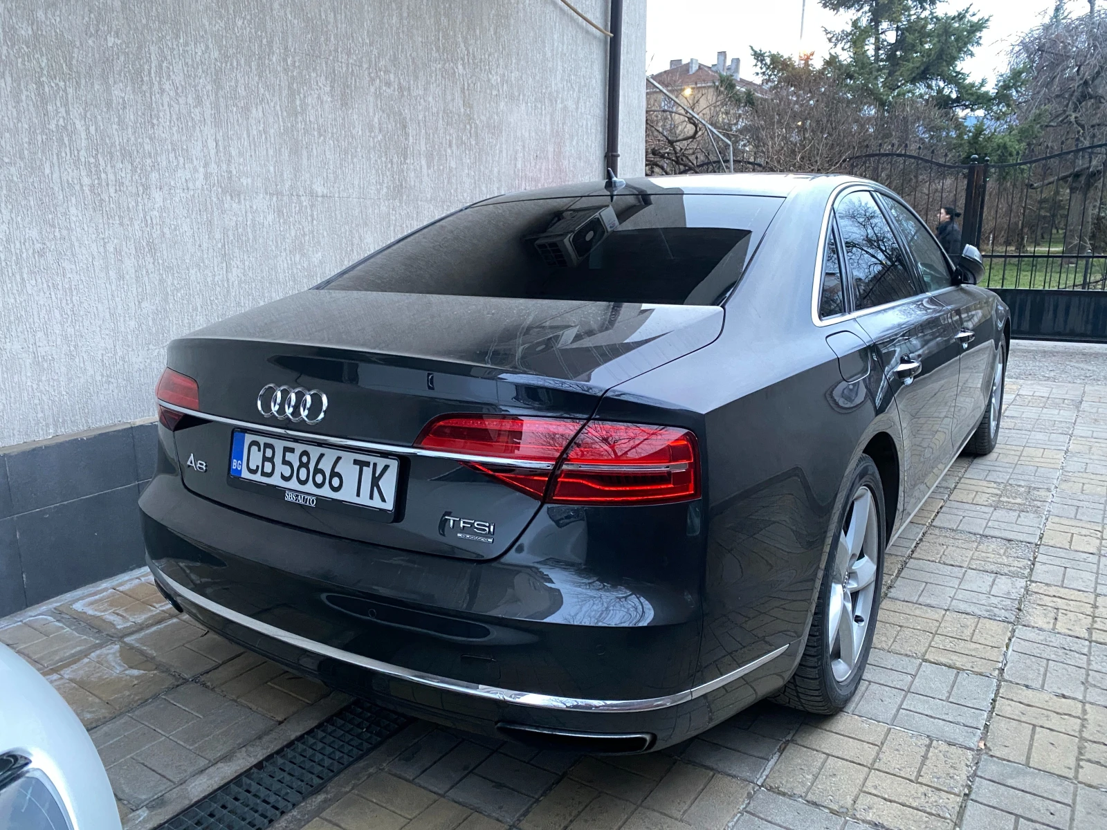 Audi A8 4.0 TFSI  - изображение 2