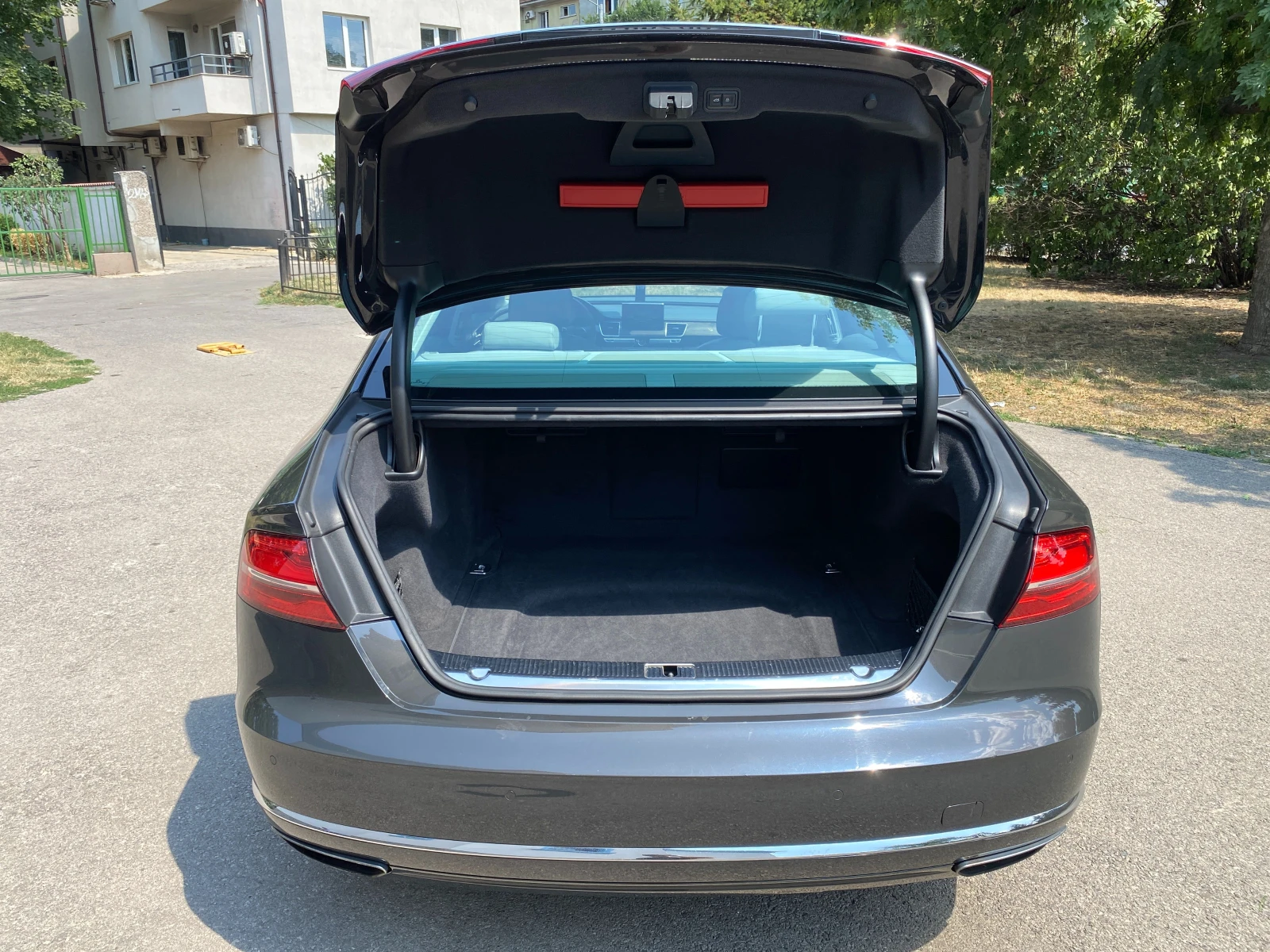 Audi A8 4.0 TFSI  - изображение 4