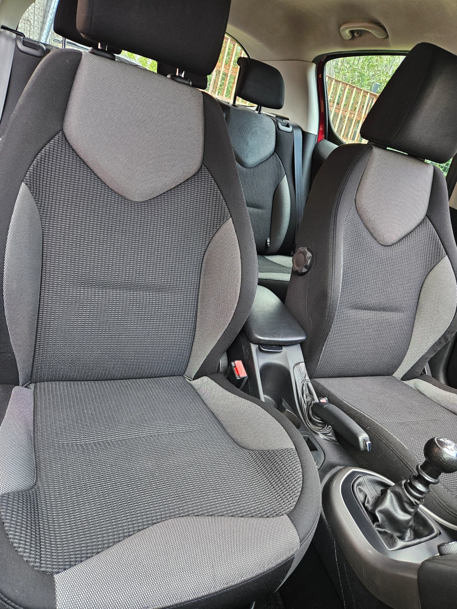 Peugeot 308 1.6 eHDI - 112 к.с.-Обслужено, снимка 9 - Автомобили и джипове - 55850105
