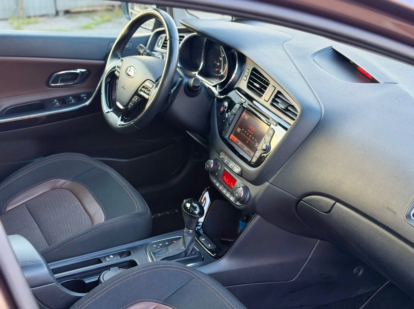 Kia Ceed 1.6i Premium Automatic Panorama 153��� ���� ���� | Mobile.bg � ����������� 9