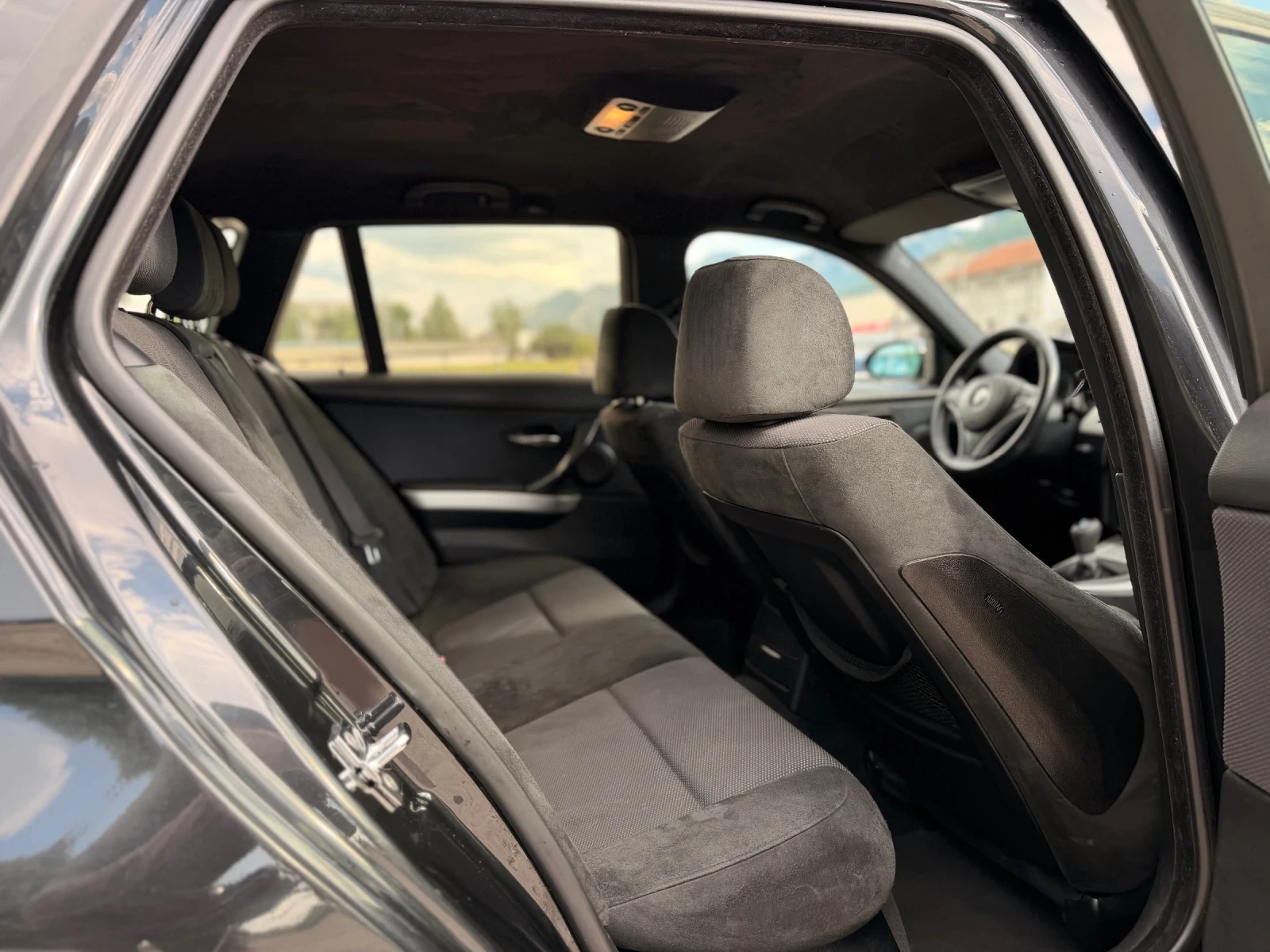 BMW 320 BMW 320D М-пакет / АЛКАНТАРА / РЕКАРО / ИТАЛИЯ, снимка 16 - Автомобили и джипове - 54991351
