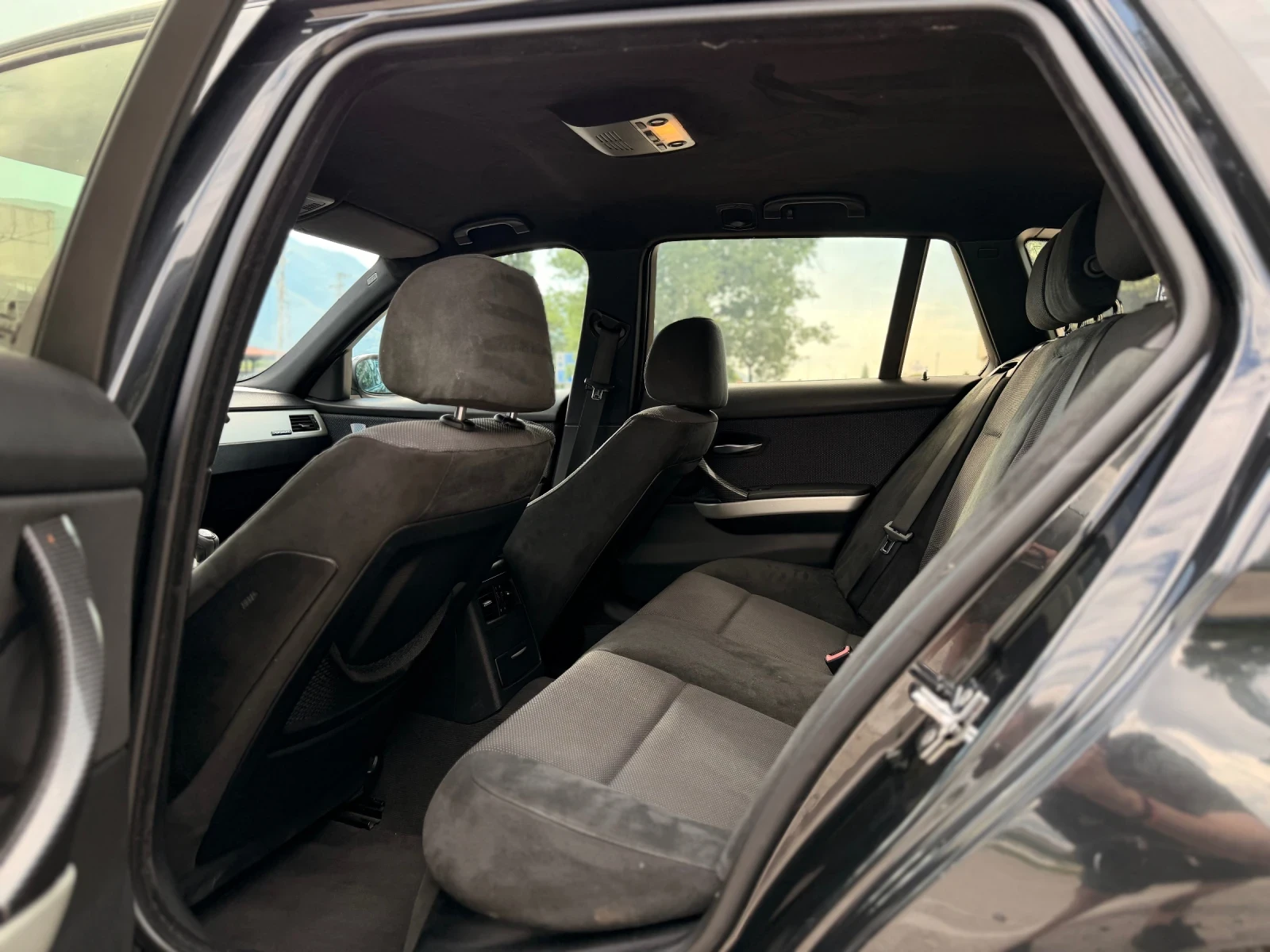 BMW 320 BMW 320D М-пакет / АЛКАНТАРА / РЕКАРО / ИТАЛИЯ, снимка 15 - Автомобили и джипове - 54991351