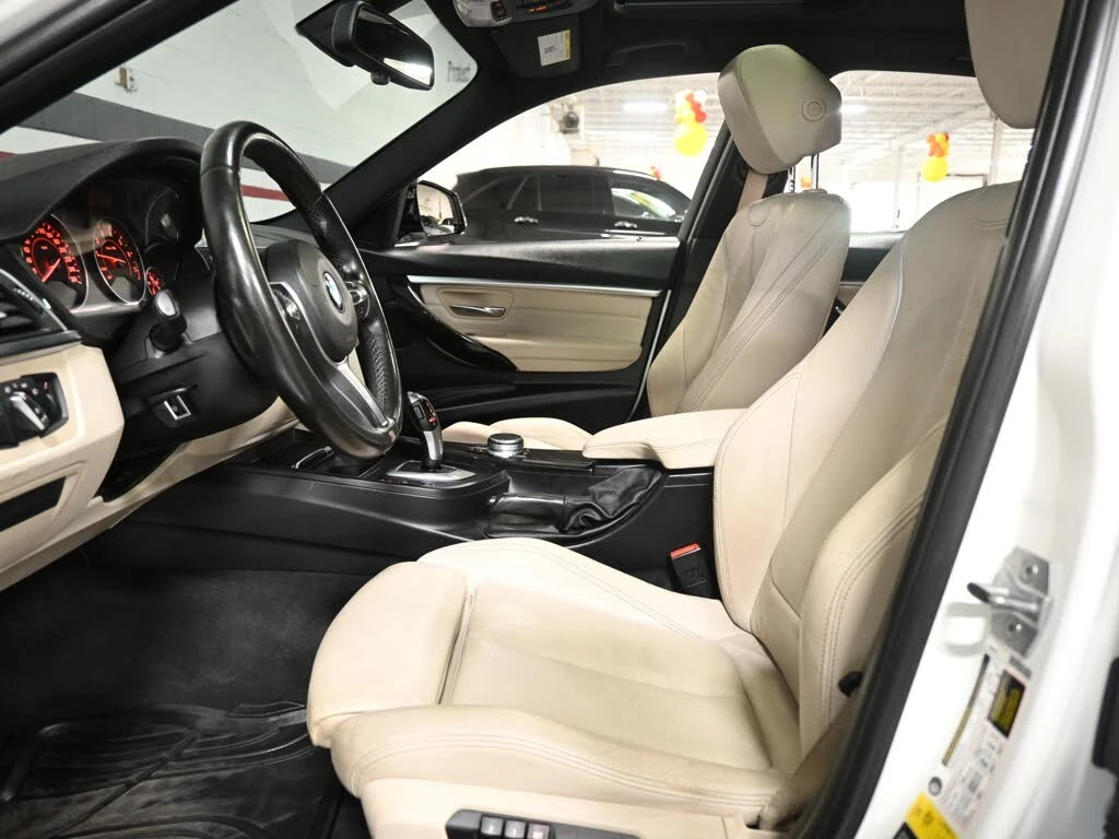BMW 330 xDrive * M Pack * АвтоКредит * (ЦЕНА ДО БГ), снимка 6 - Автомобили и джипове - 55514804