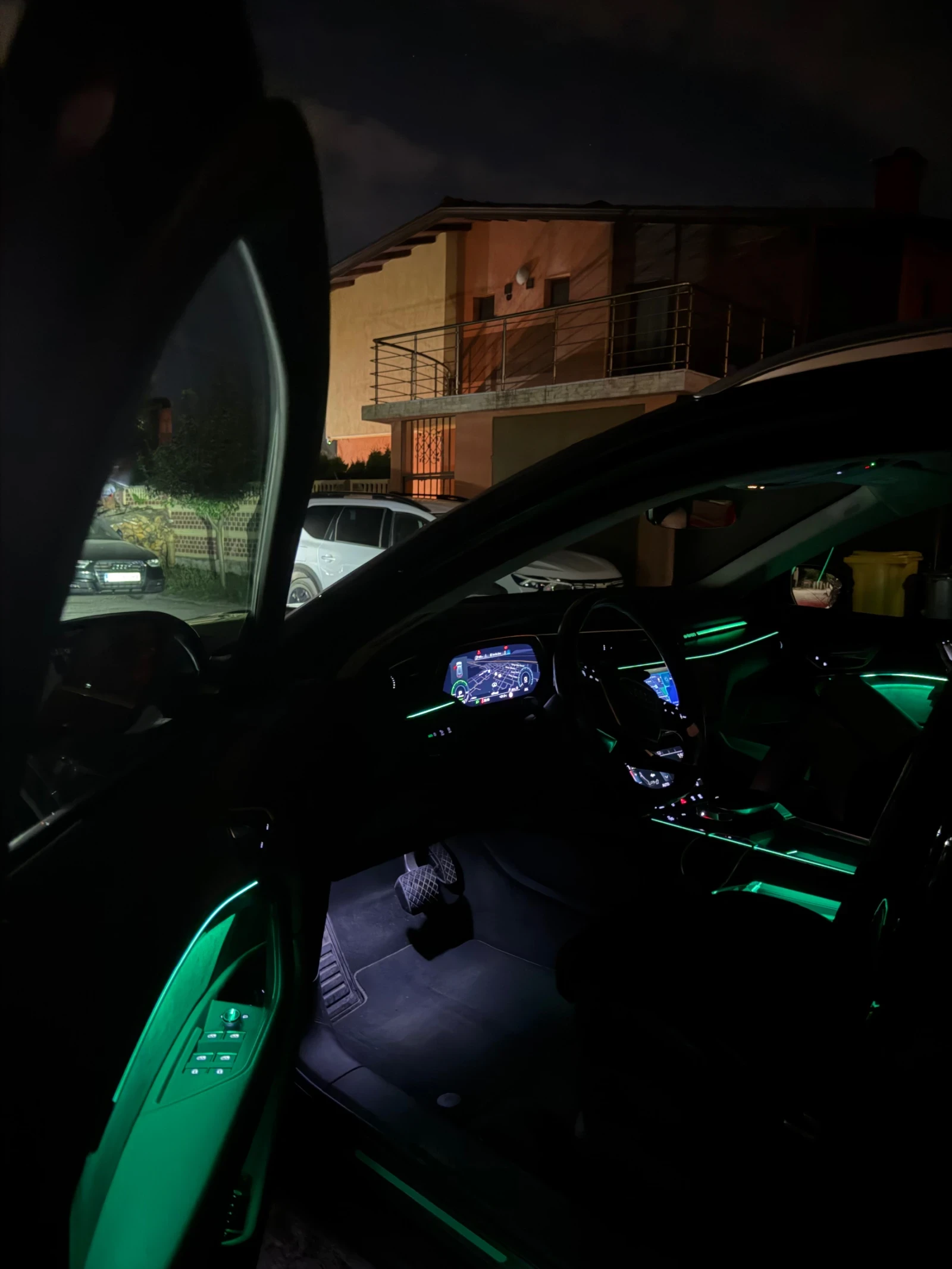 Audi E-Tron  50 QUATTRO | ГАРАНЦИЯ | S-LINE | ПОДГРЕВ | АМБИЕН, снимка 13 - Автомобили и джипове - 55712181