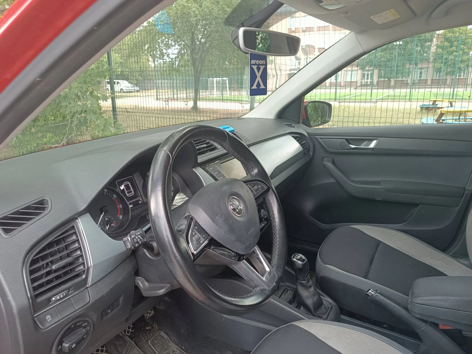 Skoda Fabia 1.0 MPI, снимка 6 - Автомобили и джипове - 56015474