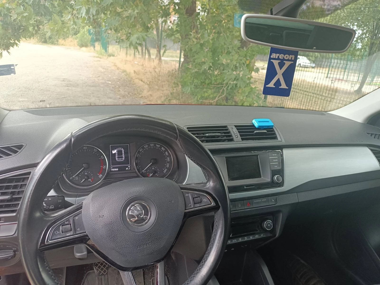 Skoda Fabia 1.0 MPI, снимка 7 - Автомобили и джипове - 56015474