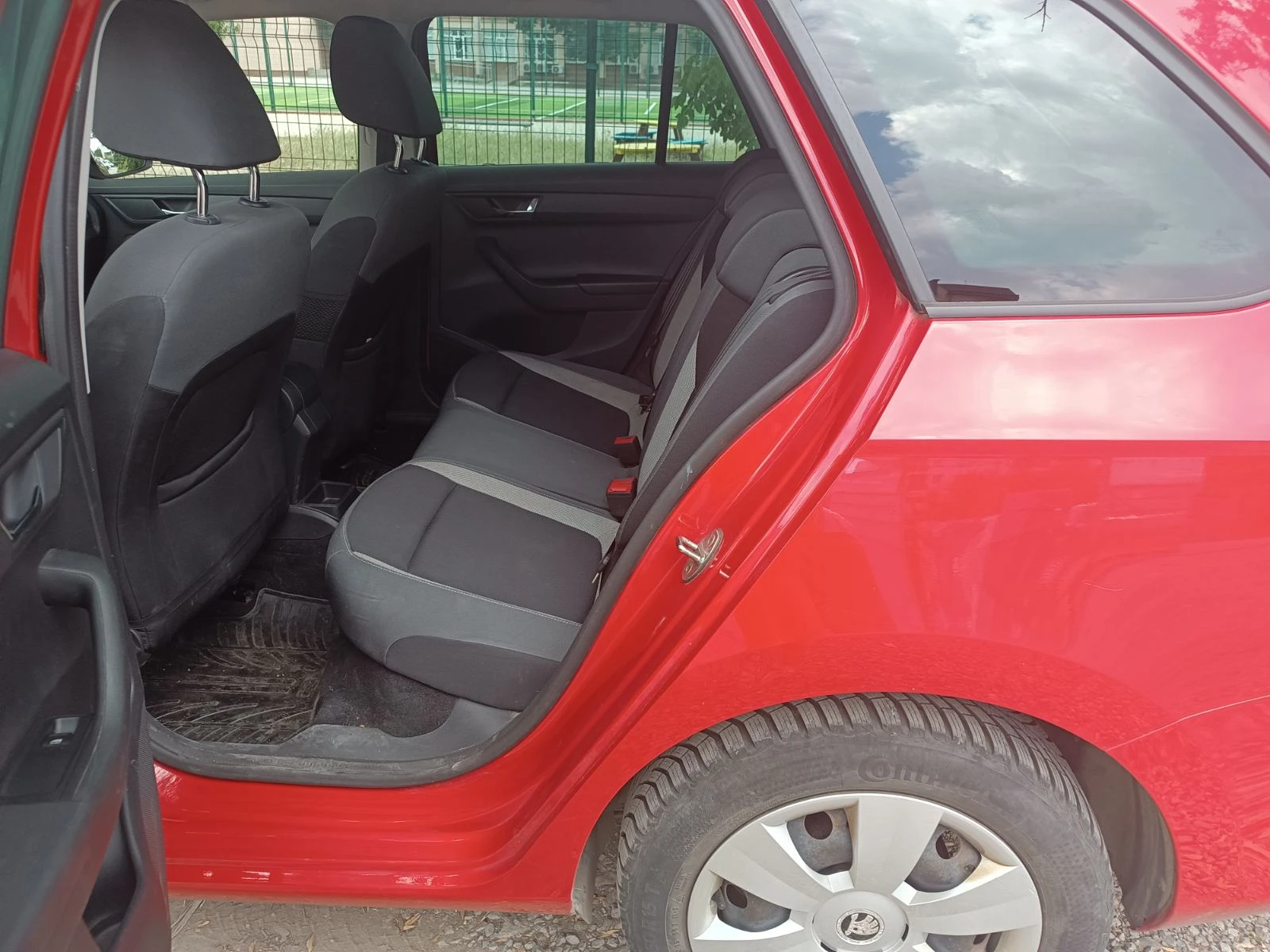 Skoda Fabia 1.0 MPI, снимка 5 - Автомобили и джипове - 56015474