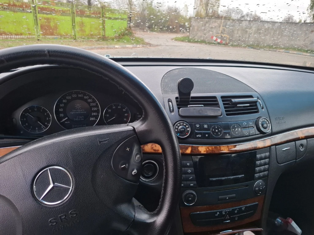 Mercedes-Benz E 200 1.8, снимка 4 - Автомобили и джипове - 56085452