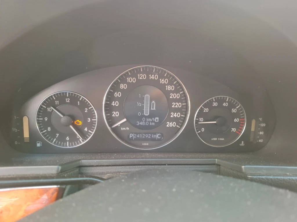 Mercedes-Benz E 200 1.8, снимка 3 - Автомобили и джипове - 56085452