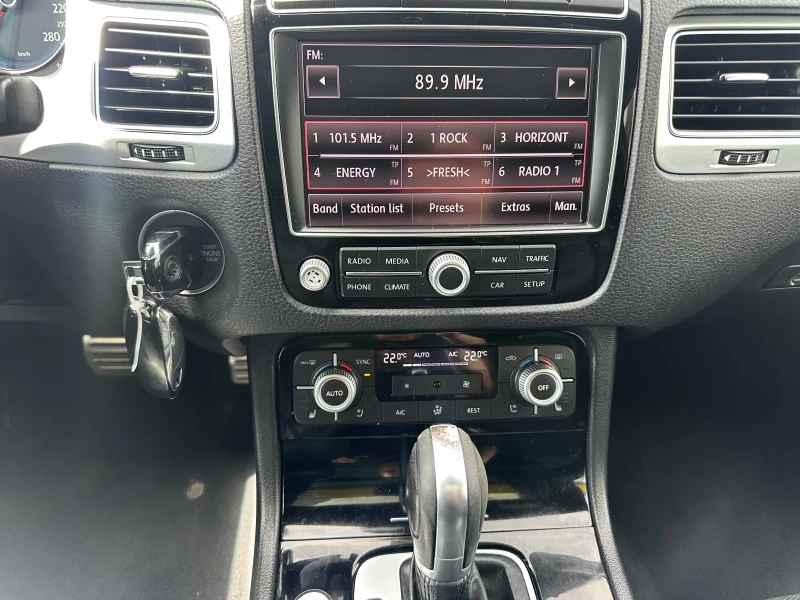 VW Touareg R* Line, снимка 11 - Автомобили и джипове - 50467910