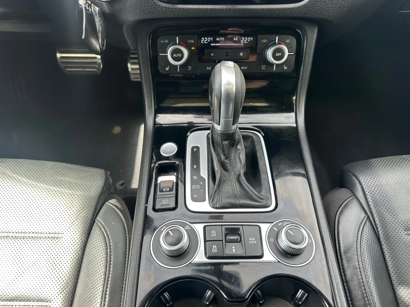 VW Touareg R* Line, снимка 12 - Автомобили и джипове - 50467910