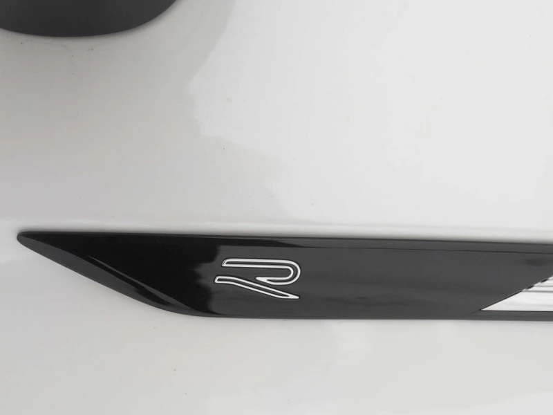 VW Tiguan * Highline R Line * CARFAX * БЕЗ ПЪРВОНАЧАЛНА ВНОС, снимка 12 - Автомобили и джипове - 52940813