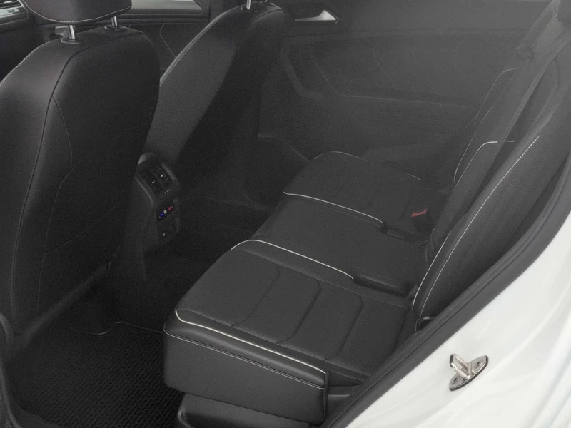 VW Tiguan * Highline R Line * CARFAX * БЕЗ ПЪРВОНАЧАЛНА ВНОС, снимка 10 - Автомобили и джипове - 52940813