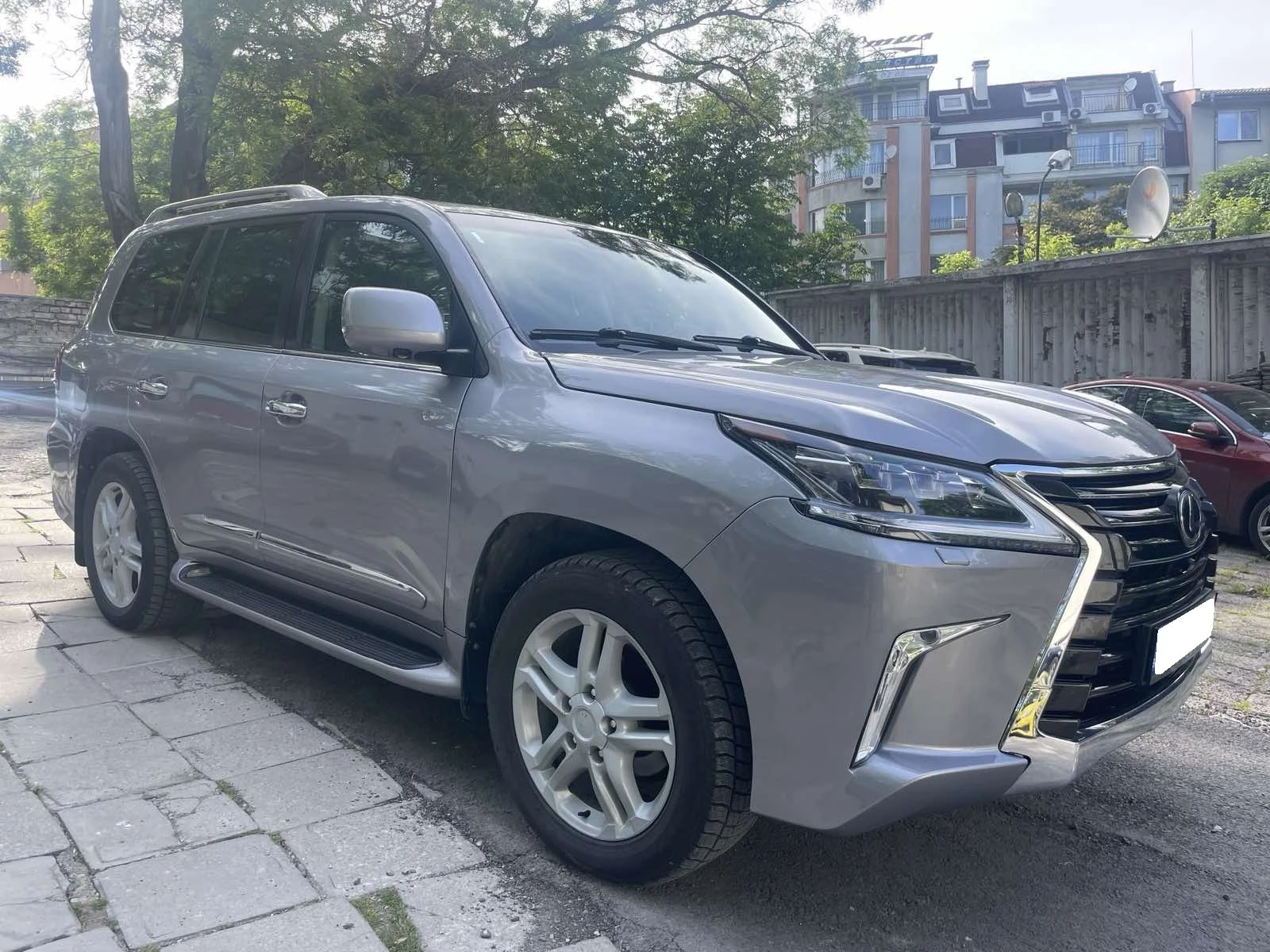 Lexus LX 570  - изображение 2