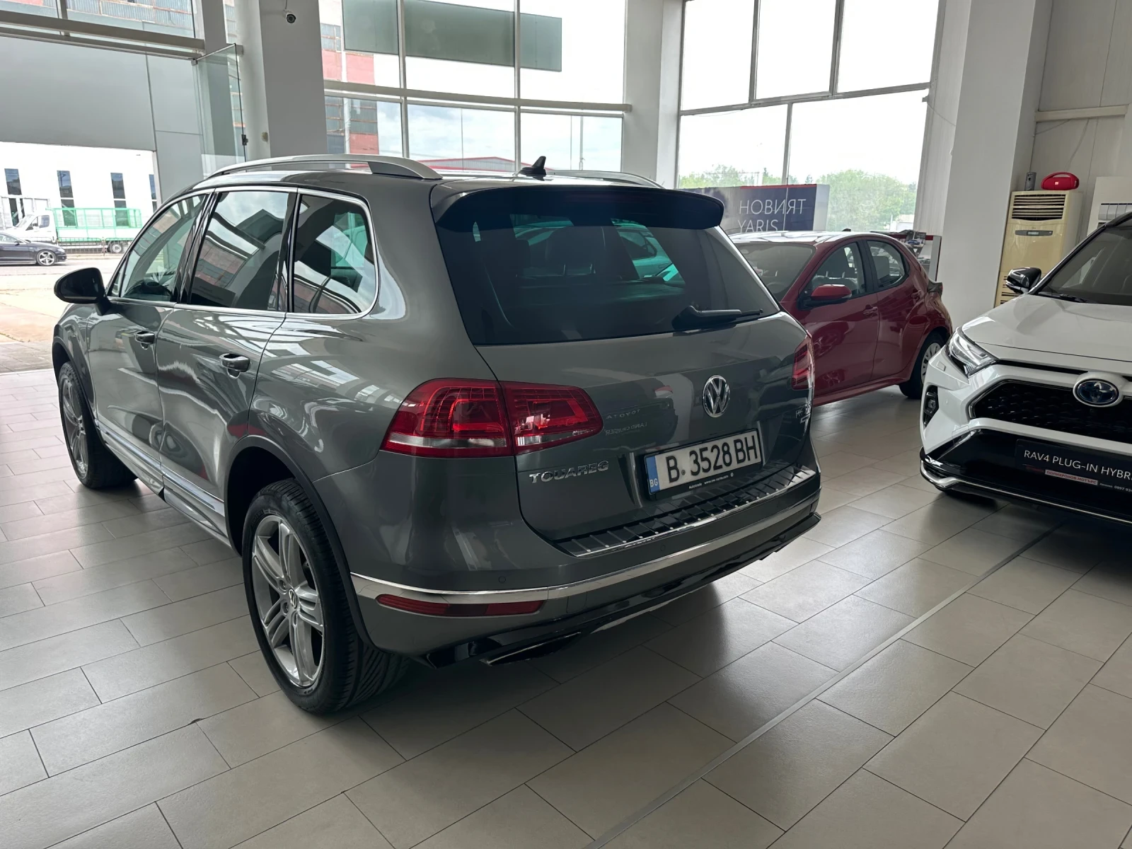 VW Touareg R* Line - изображение 3