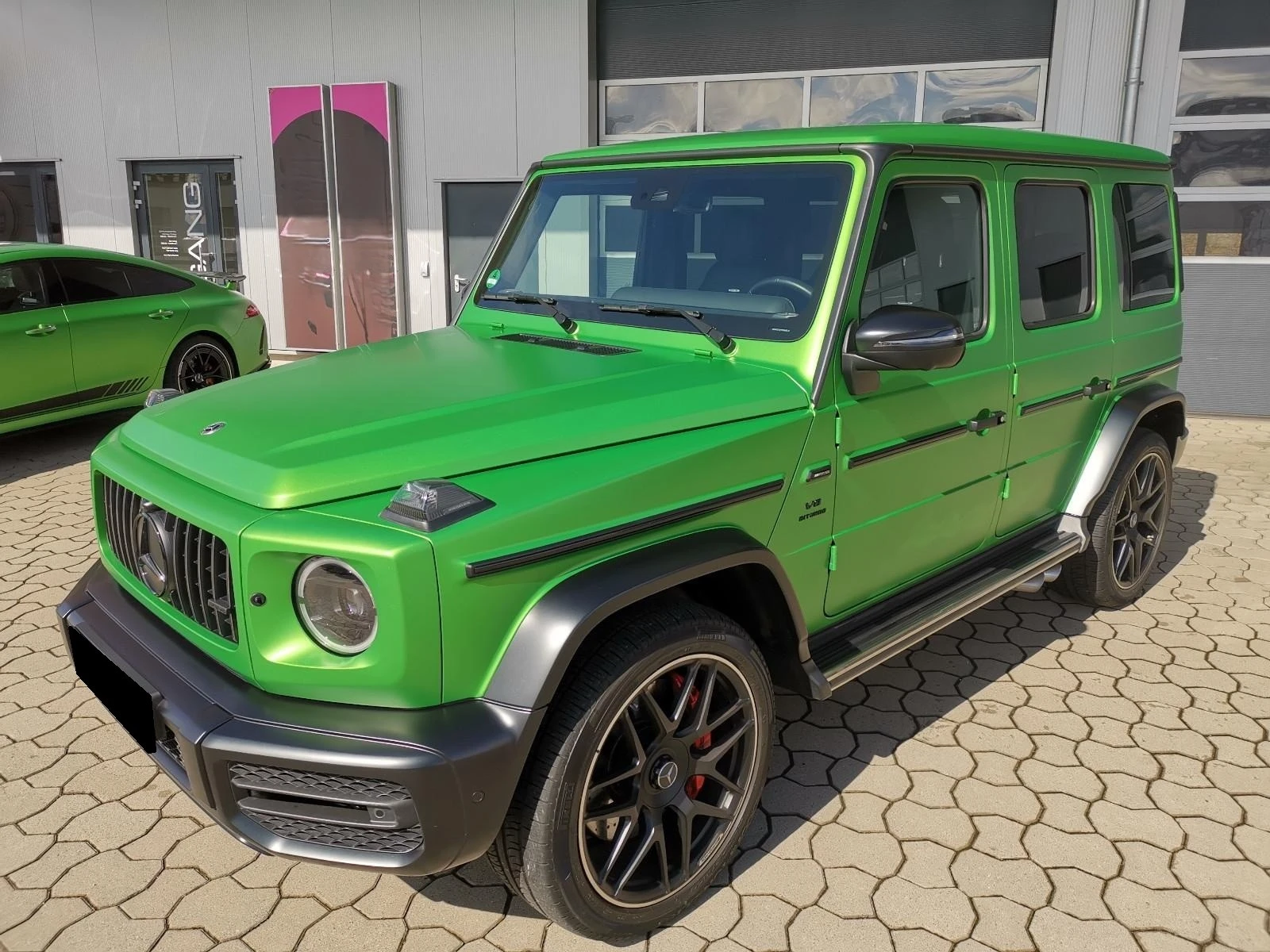 Mercedes-Benz G 63 AMG 4-MATIC/GREEN HELL MAGNO/CARBON/BURM/360/ - изображение 2