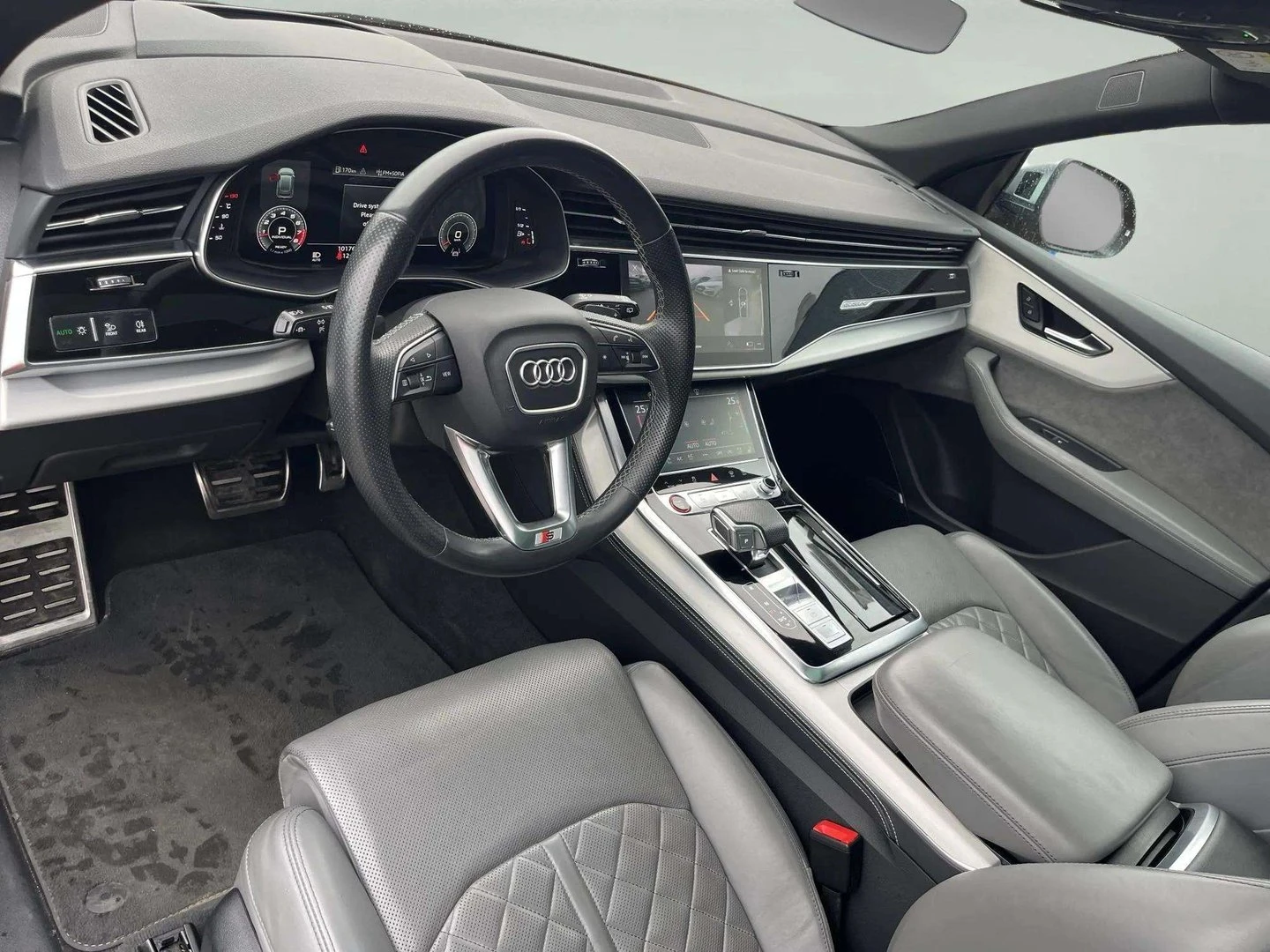 Audi SQ8 TFSI quattro, снимка 7 - Автомобили и джипове - 54223407