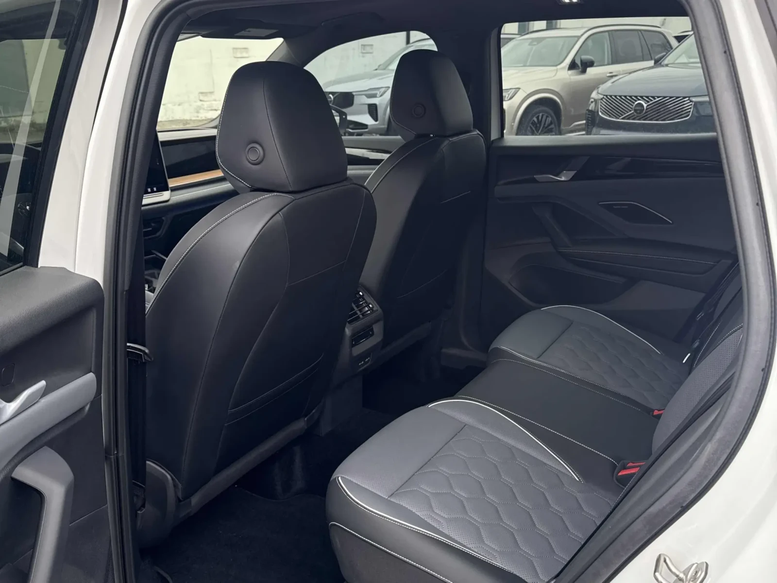 VW Tiguan Highline R-Line * * CARFAX * * ���� ������ * *  | Mobile.bg � ����������� 8