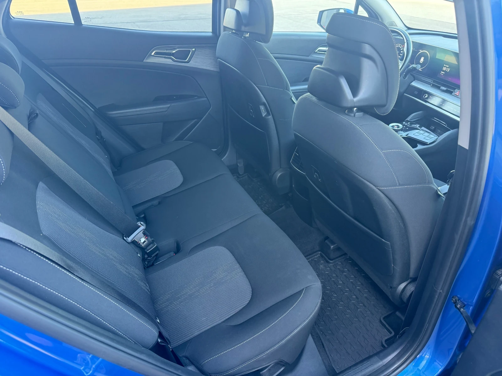 Kia Sportage 1.6HYBRID-Топ-Обслужен!, снимка 12 - Автомобили и джипове - 54671328