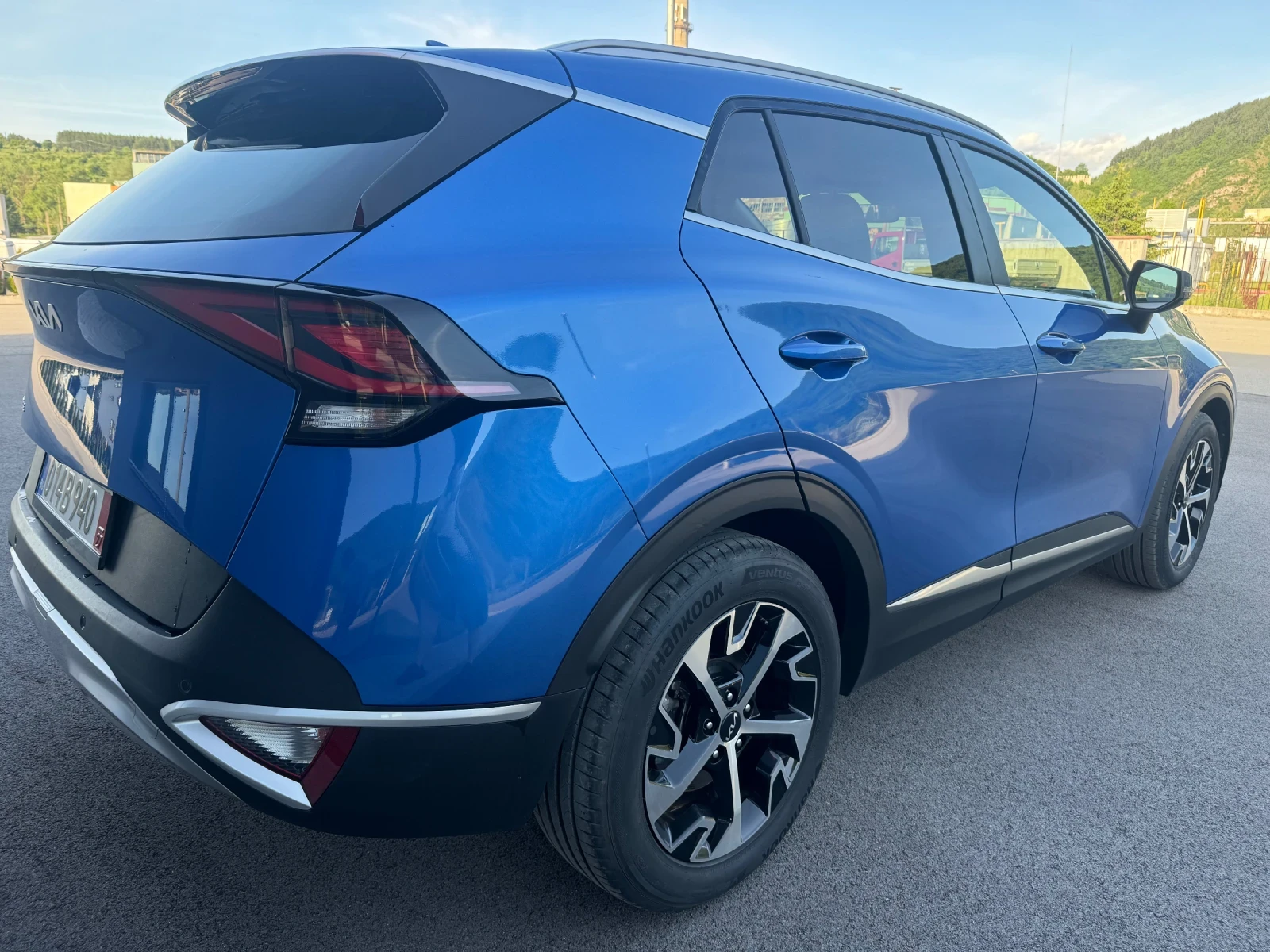 Kia Sportage 1.6HYBRID-Топ-Обслужен!, снимка 4 - Автомобили и джипове - 54671328