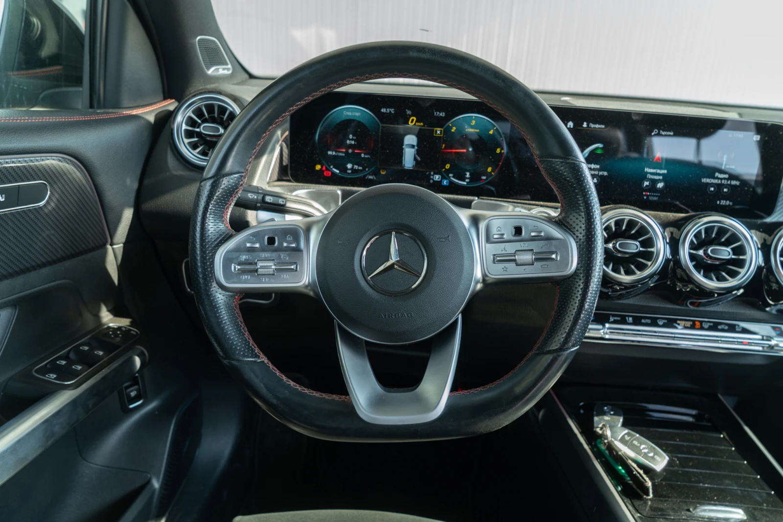 Mercedes-Benz GLB 220 D = AMG PACK = BURMASTER = MULTIBEAM = TOP= ЛИЗИНГ, снимка 12 - Автомобили и джипове - 55581703