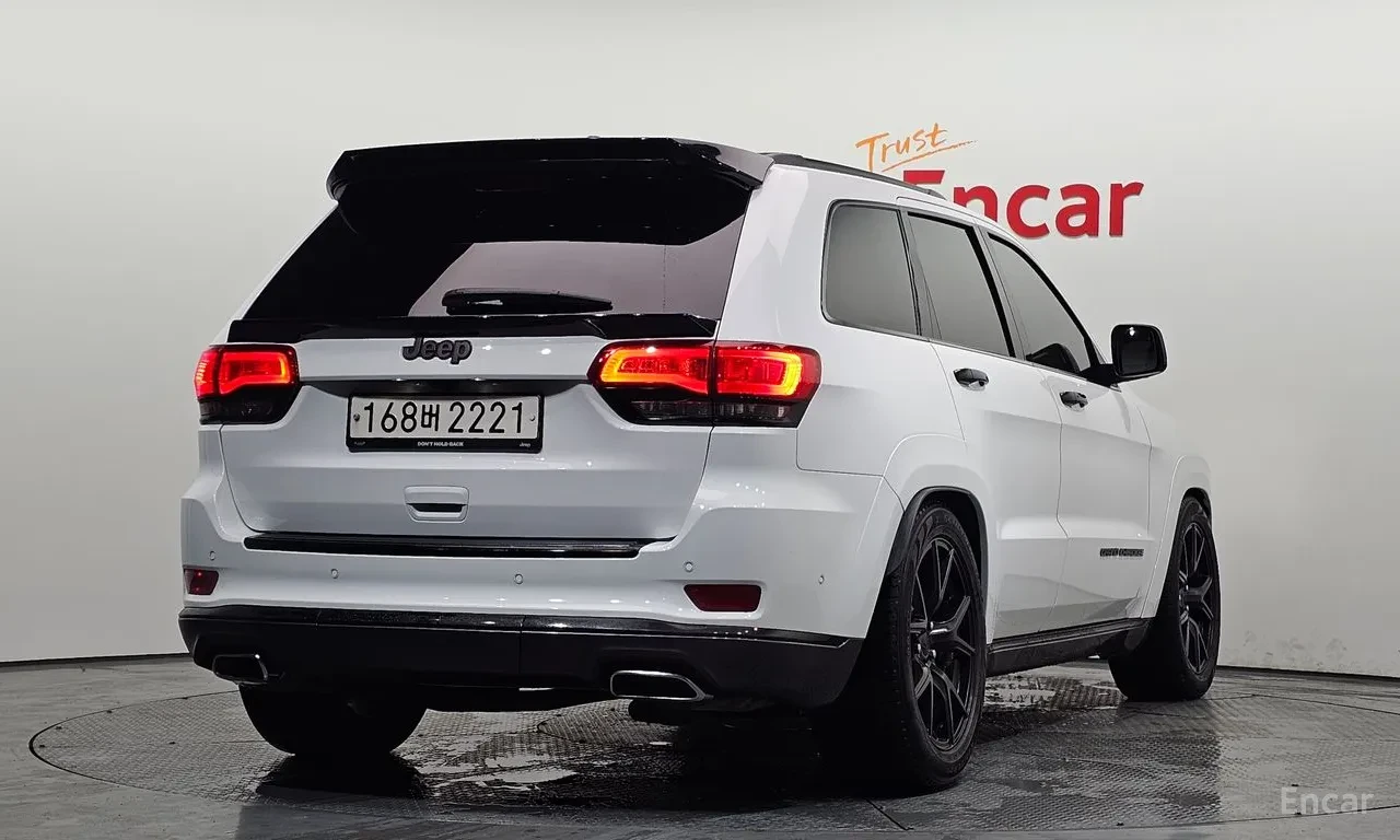Jeep Grand cherokee SUMMMIT / ВЪЗДУХ / ОБДУХ / ПАНО / ДИСТРОНИК, снимка 2 - Автомобили и джипове - 55832902