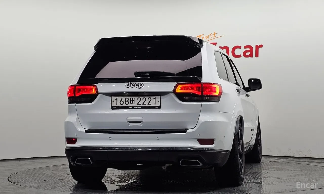 Jeep Grand cherokee SUMMMIT / ВЪЗДУХ / ОБДУХ / ПАНО / ДИСТРОНИК, снимка 4 - Автомобили и джипове - 55832902