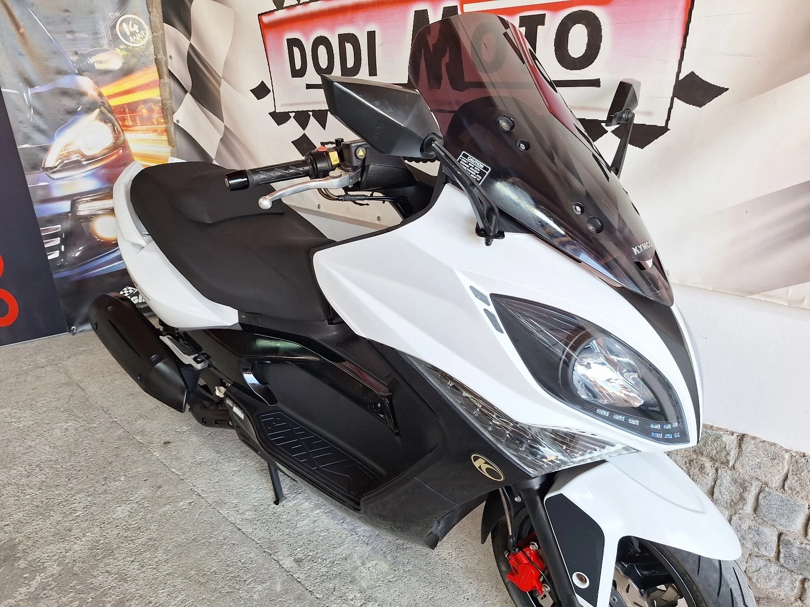 Kymco Xciting 300i / Face* * * 2014г. 2 броя - изображение 10